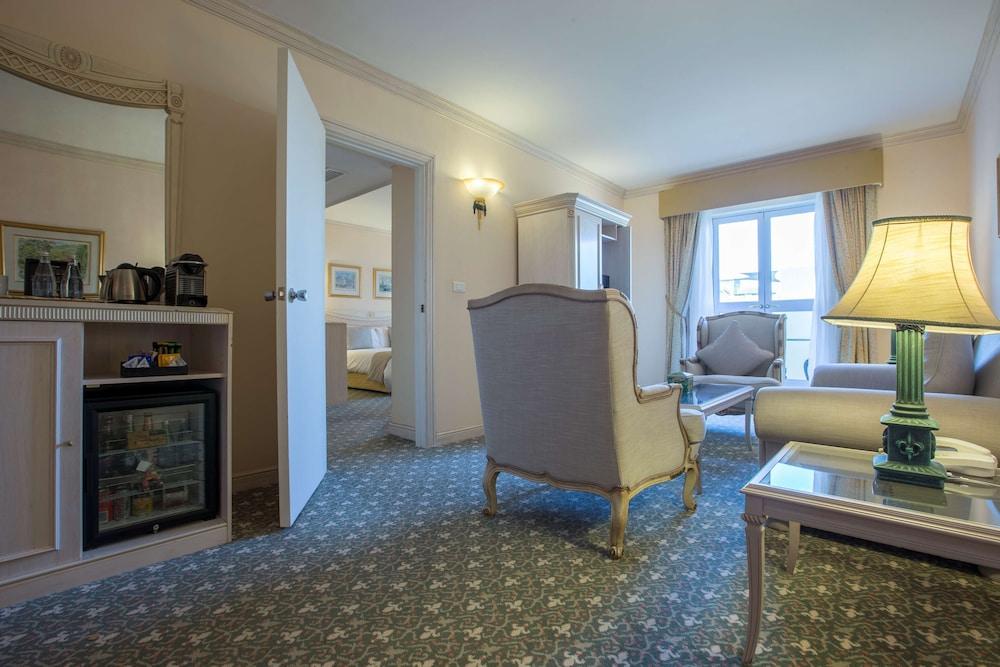 Hotel Le Vendome Le Cap Extérieur photo A suite at the hotel