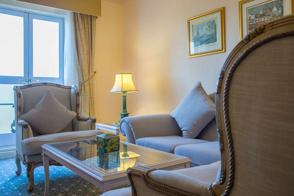 Hotel Le Vendome Le Cap Extérieur photo A living room at the hotel