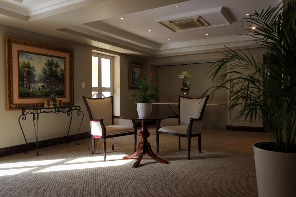 Hotel Le Vendome Le Cap Extérieur photo The interior of the hotel