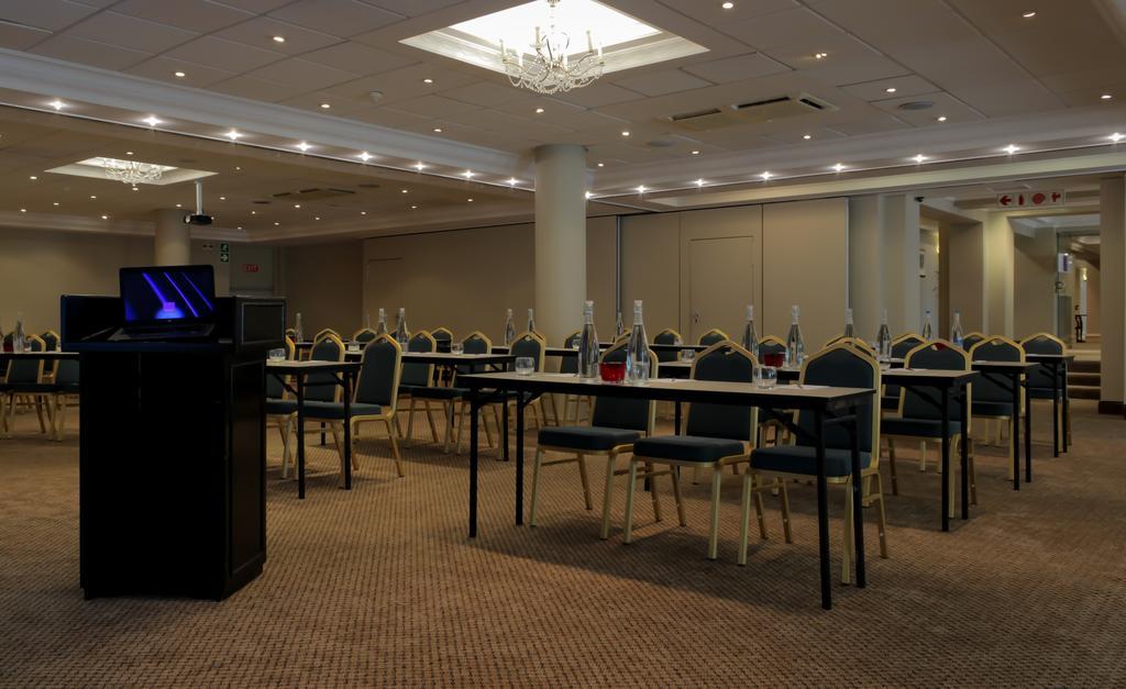 Hotel Le Vendome Le Cap Extérieur photo The conference room