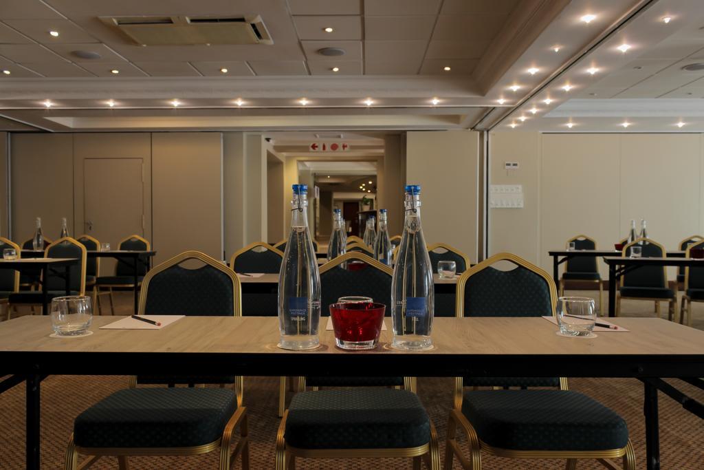 Hotel Le Vendome Le Cap Extérieur photo Meeting room