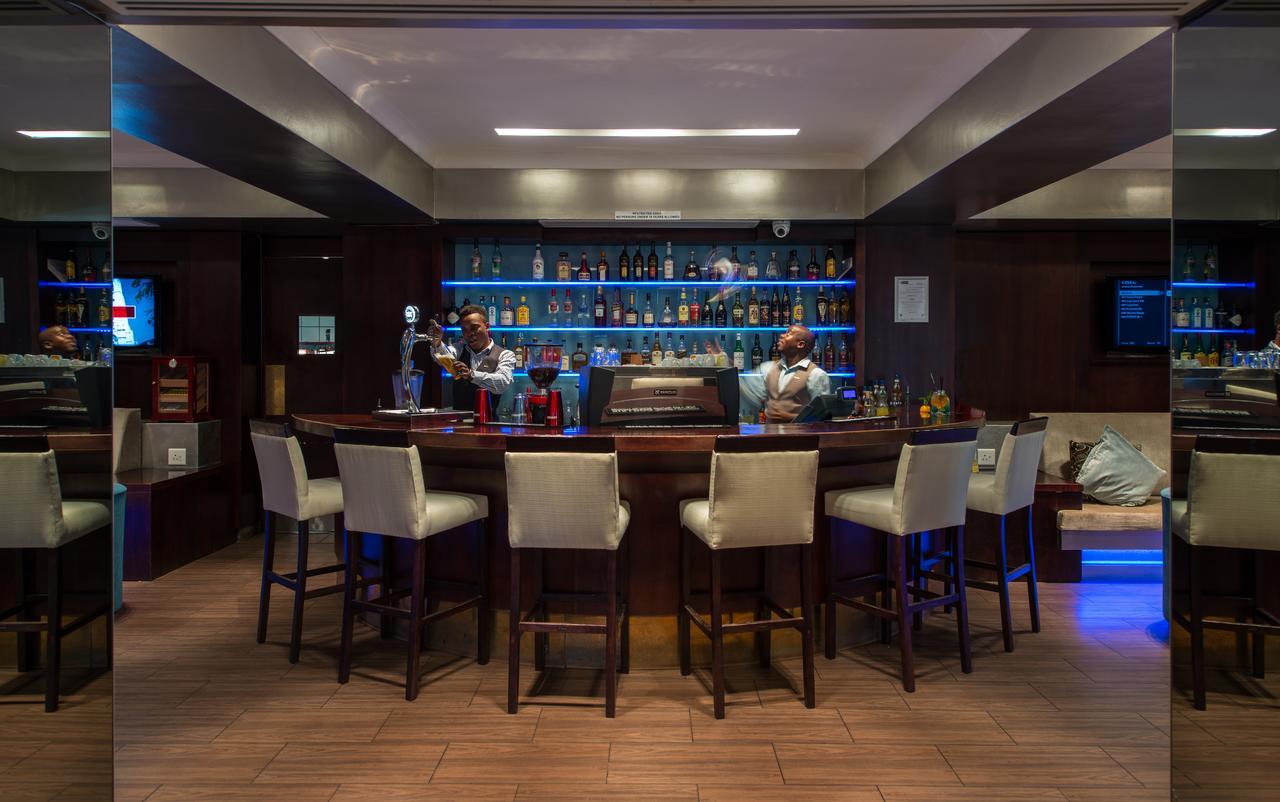 Hotel Le Vendome Le Cap Extérieur photo The bar at the lounge