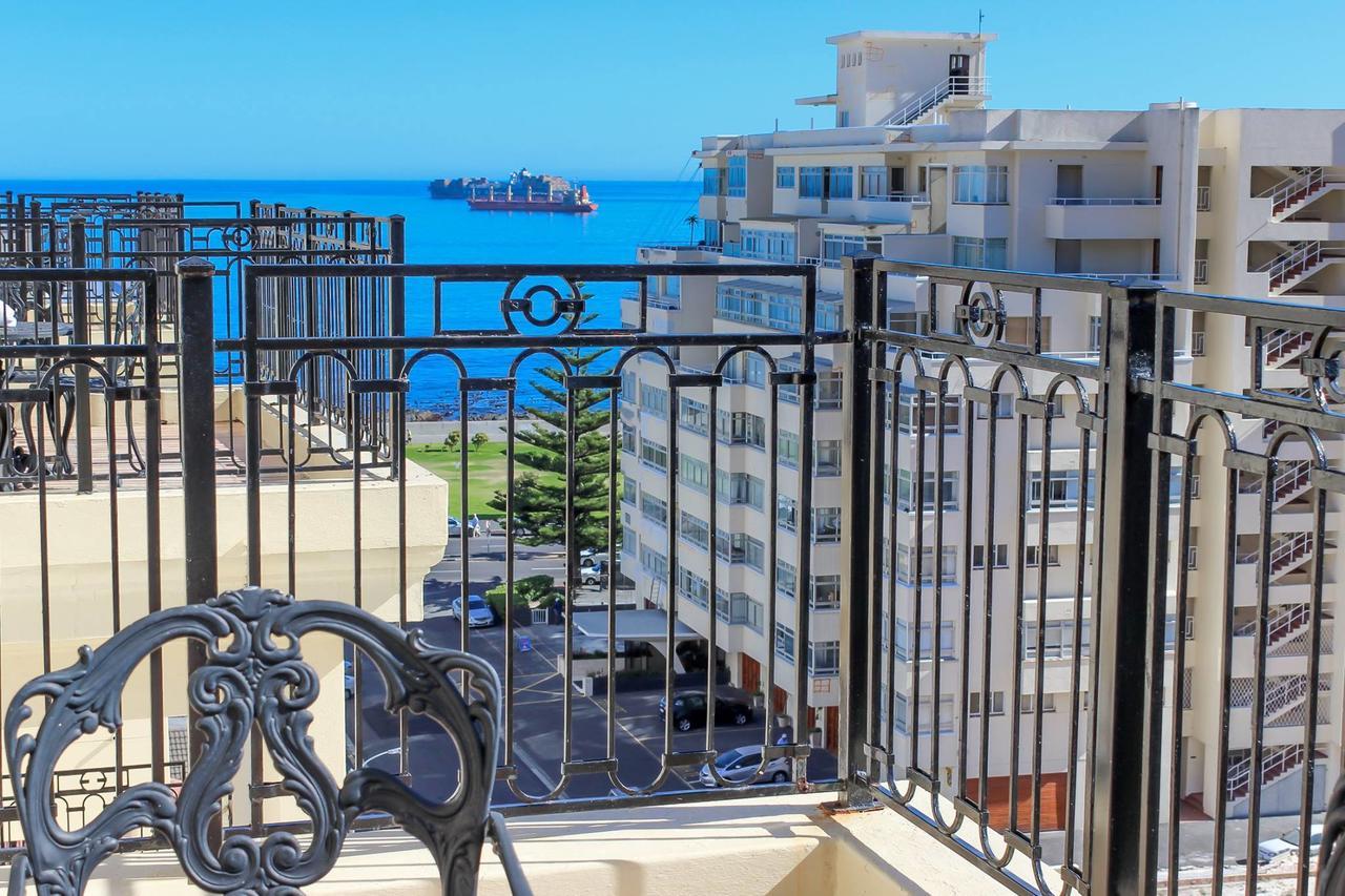 Hotel Le Vendome Le Cap Extérieur photo View of the sea from the balcony of a house in Limassol