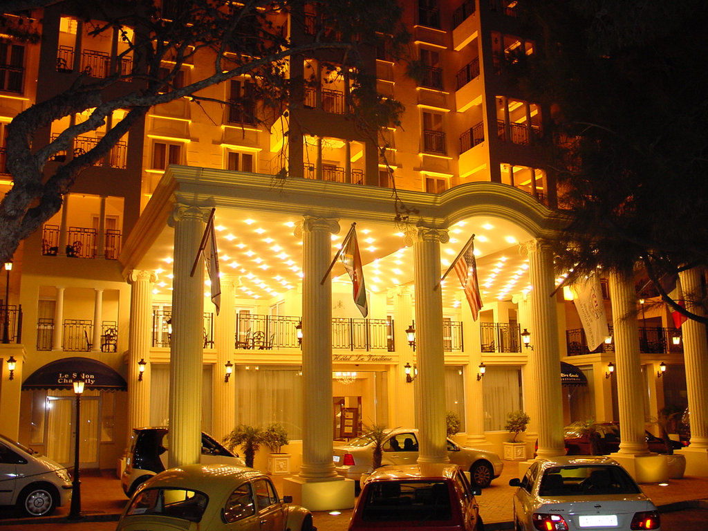 Hotel Le Vendome Le Cap Extérieur photo The E&O 8 at night