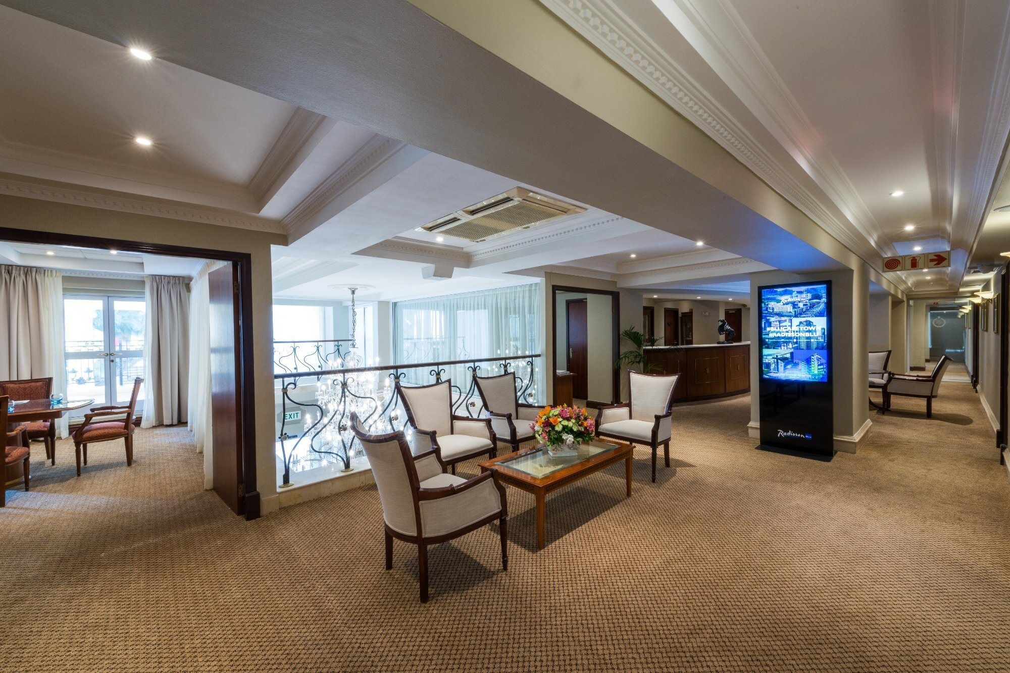 Hotel Le Vendome Le Cap Extérieur photo Club Lounge at the airport